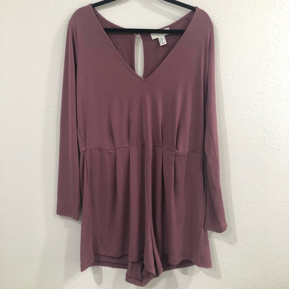 NWOT Long Sleeve Romper V Neck - Picture 1 of 3